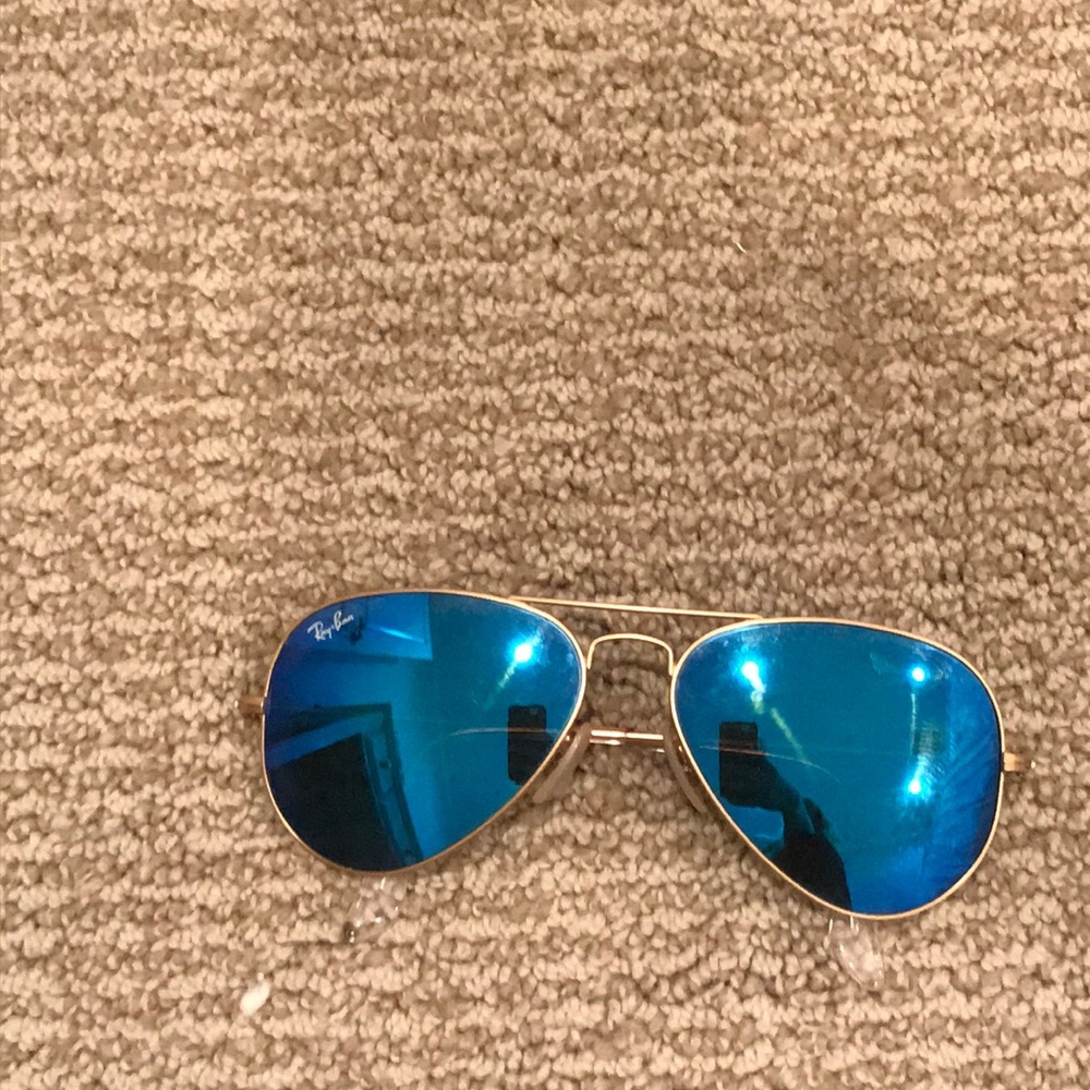 blue ray ban aviator with gold frame